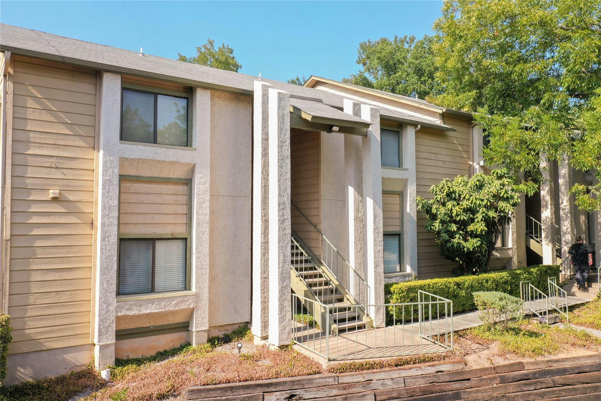 9100 Mountain Ridge Dr #211