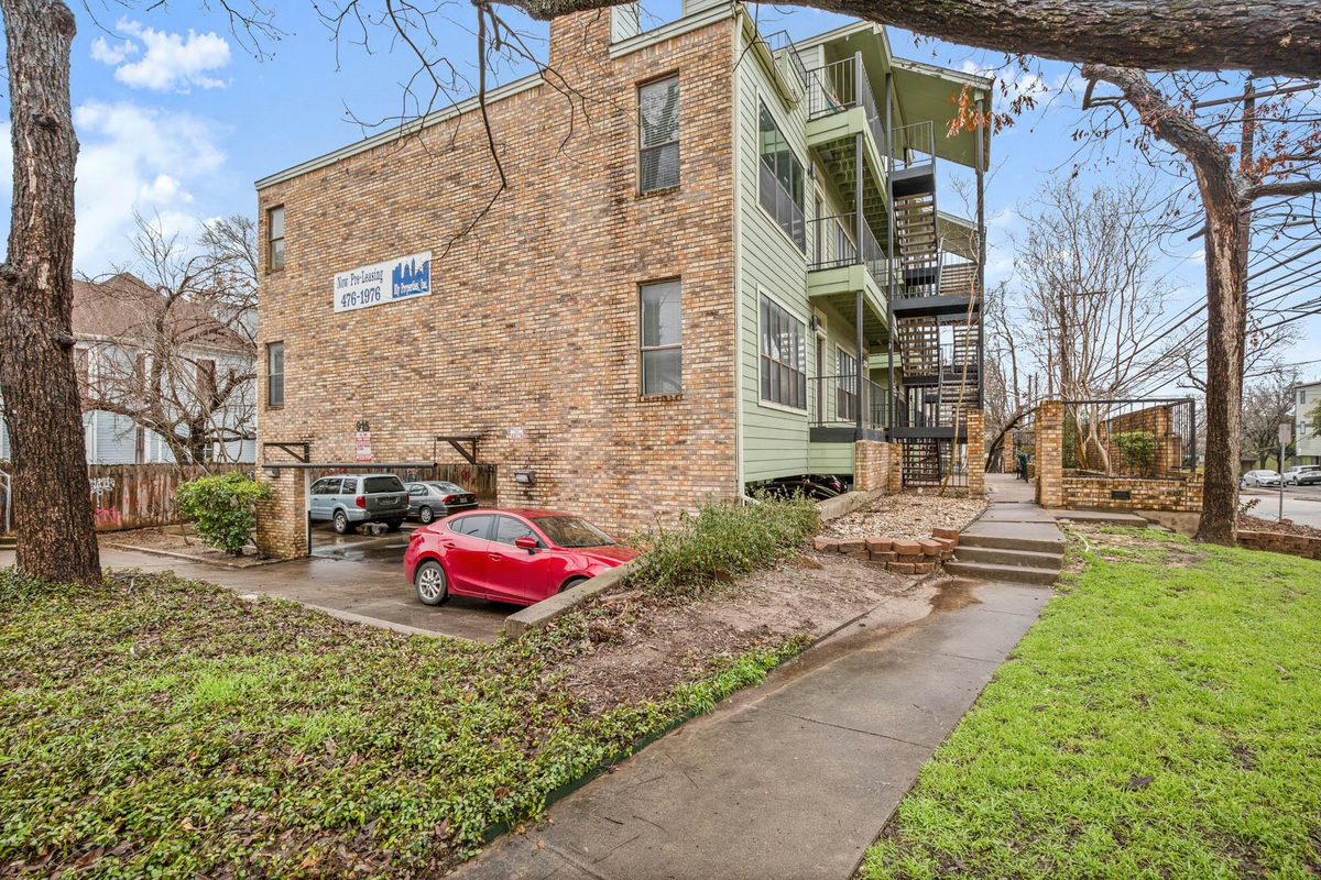 915 22 1/2 St #302
