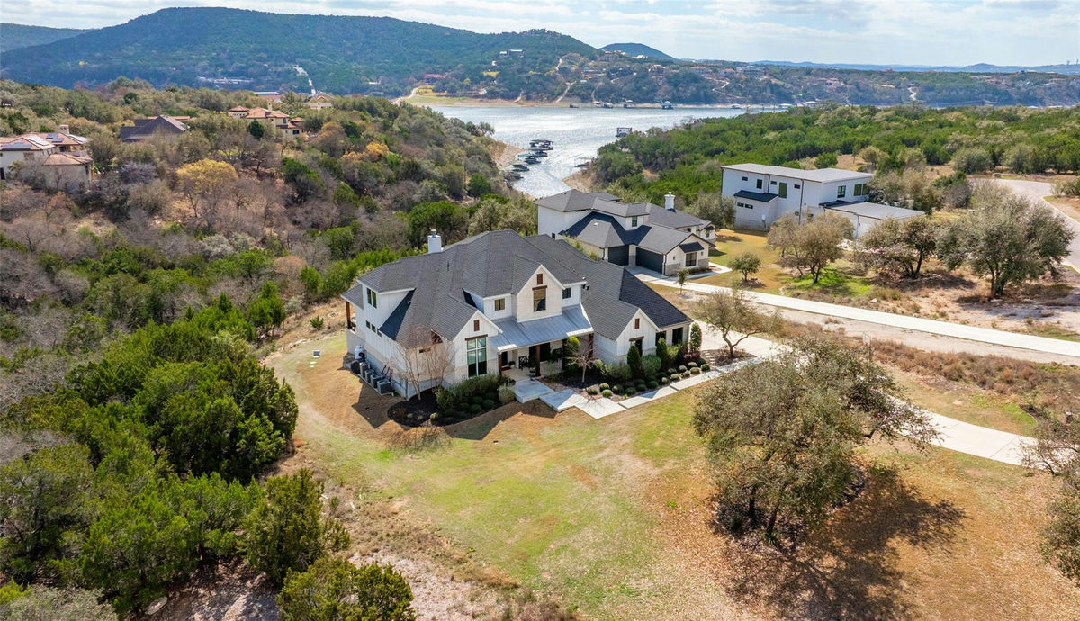 17701 Hunters Hollow — exterior
