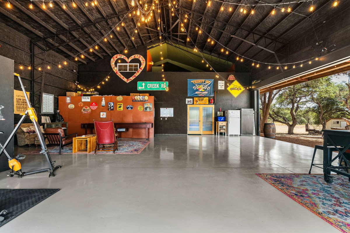 7394 Creek Rd — photo 2