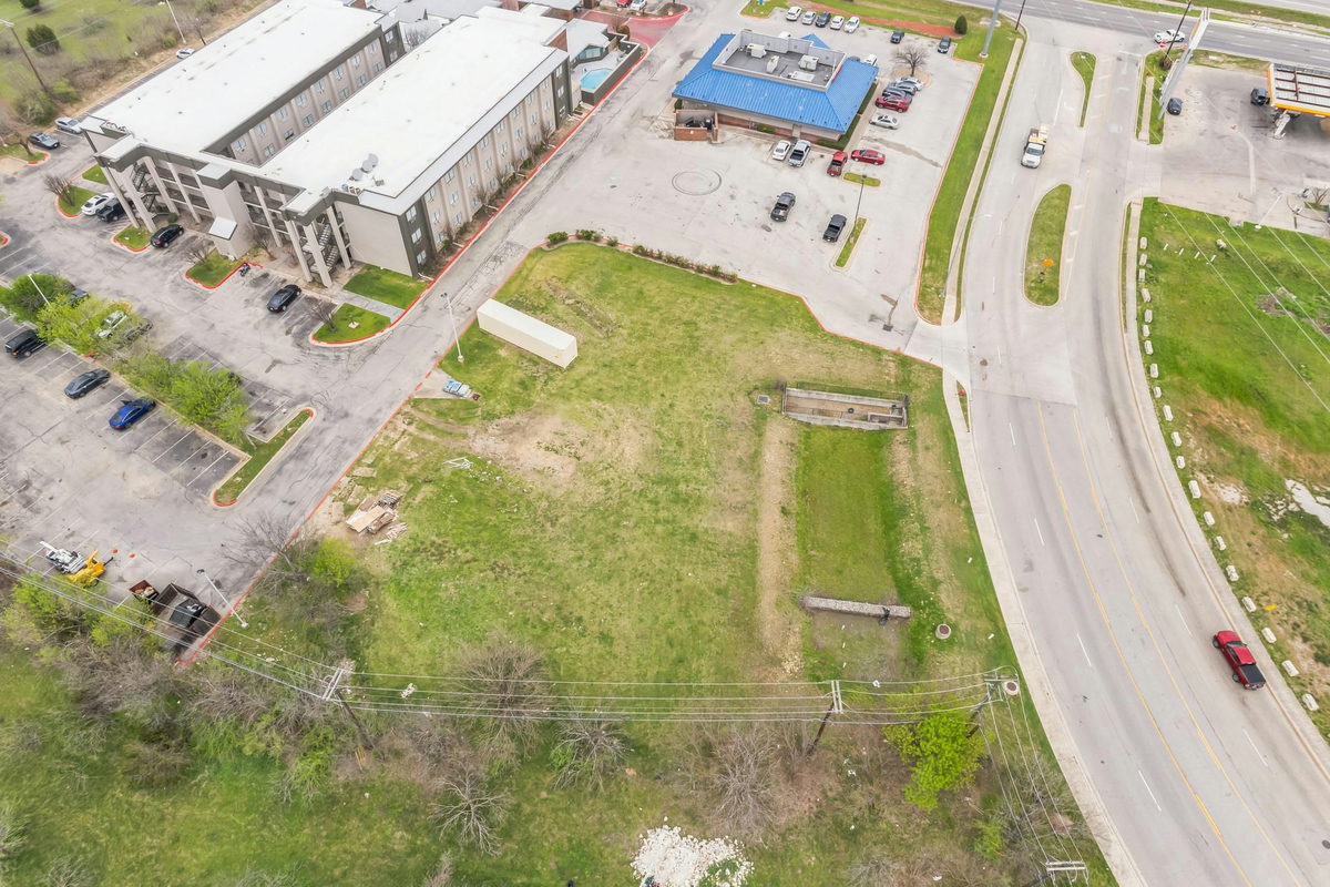 350 Chisholm Pkwy — photo 5