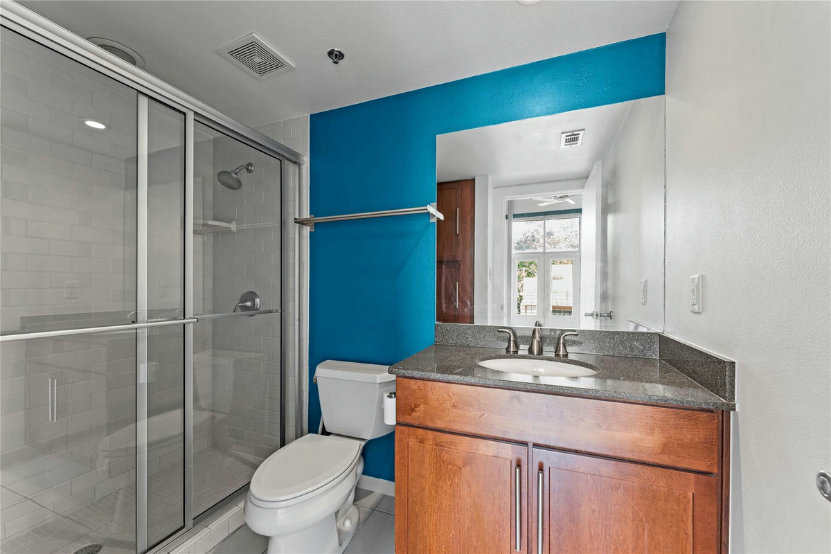 1305 E 6th St #4 — photo 3