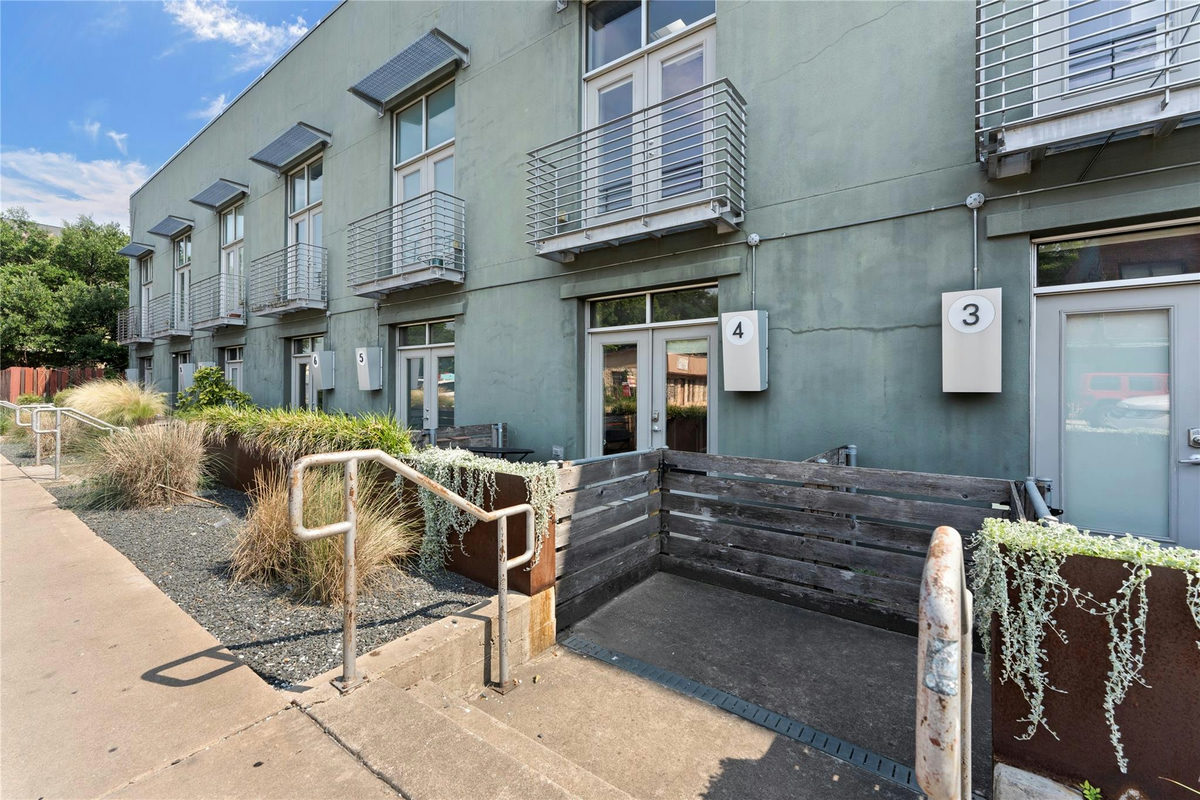 1305 E 6th St #4 — photo 4