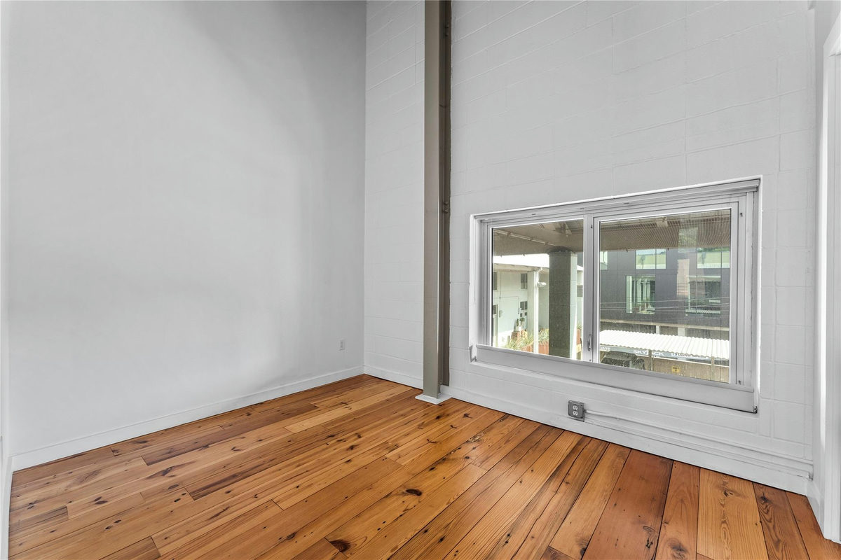 1305 E 6th St #4 — photo 2