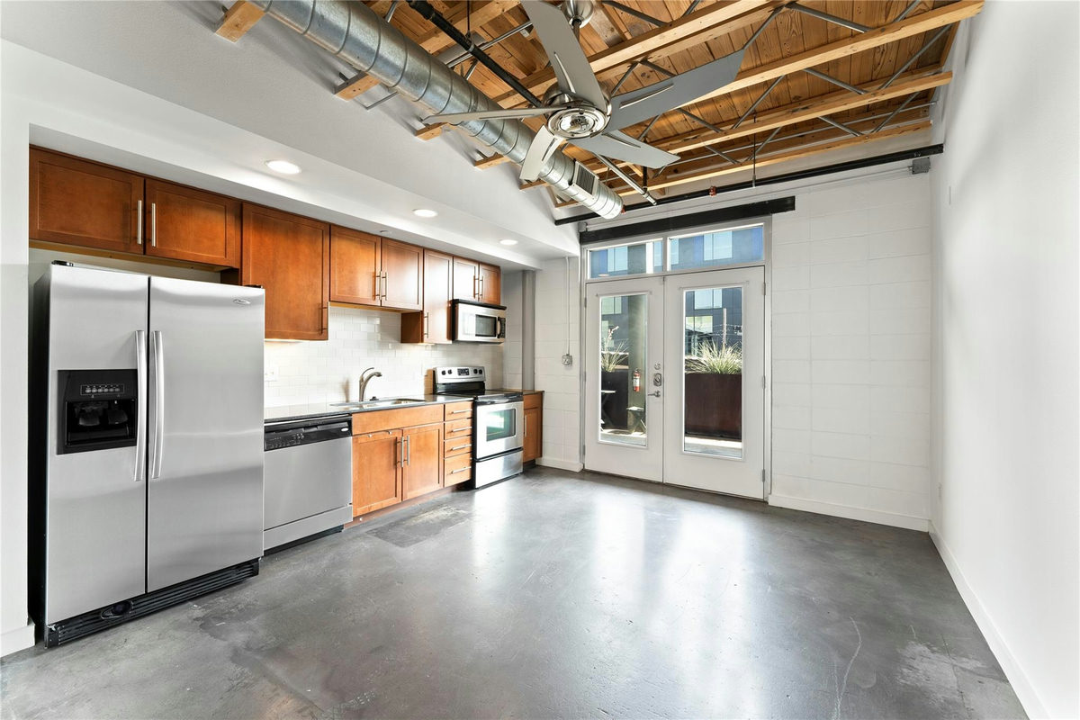 1305 E 6th St #2 — photo 2