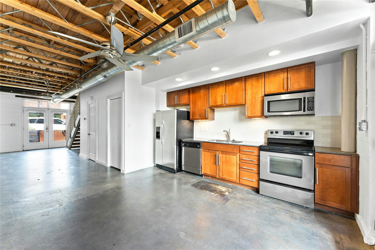 1305 E 6th St #2 — photo 3