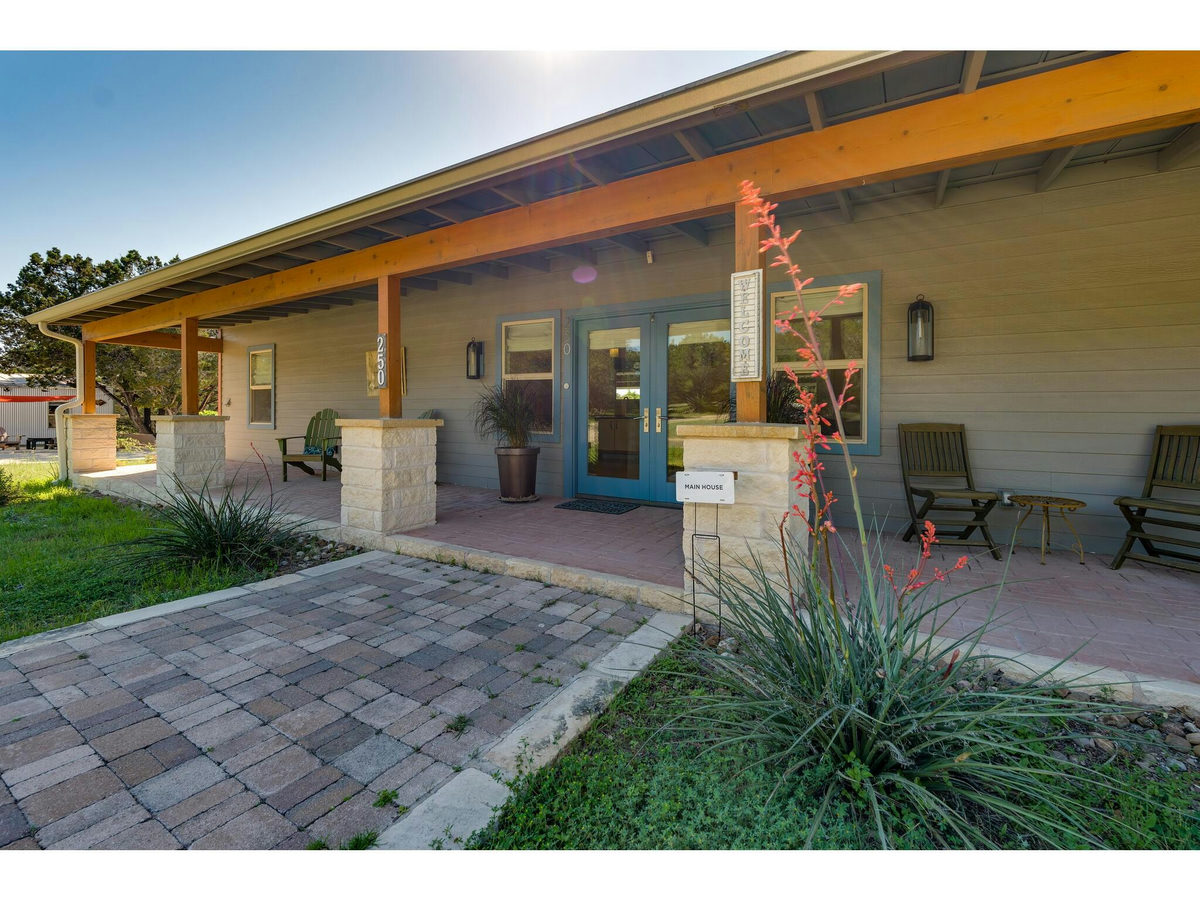 250 Caliche Rd — photo 2