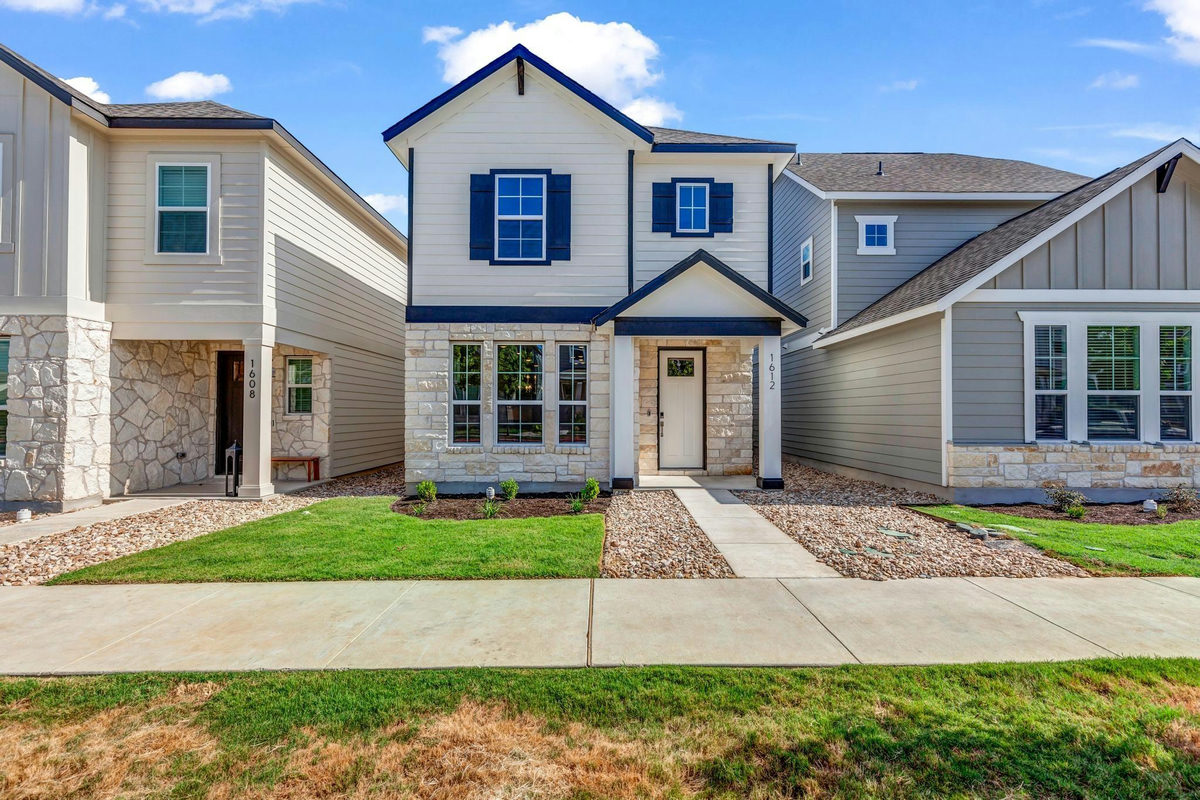 1612 Bella Dr