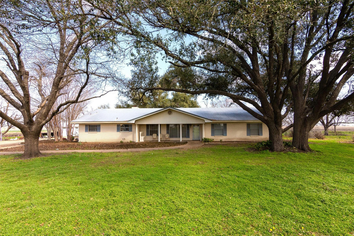 3310 N Main St — exterior