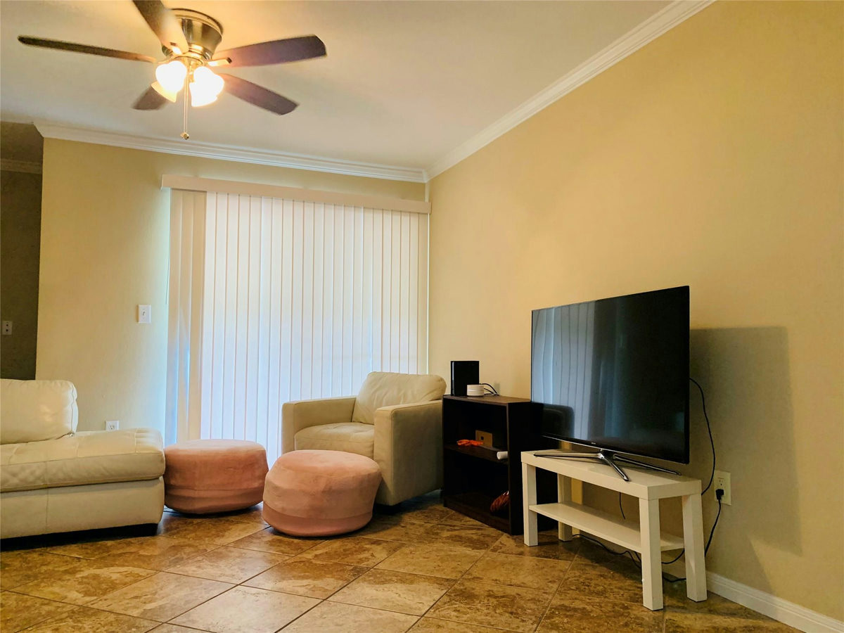 501 W 26th St #209 — photo 5