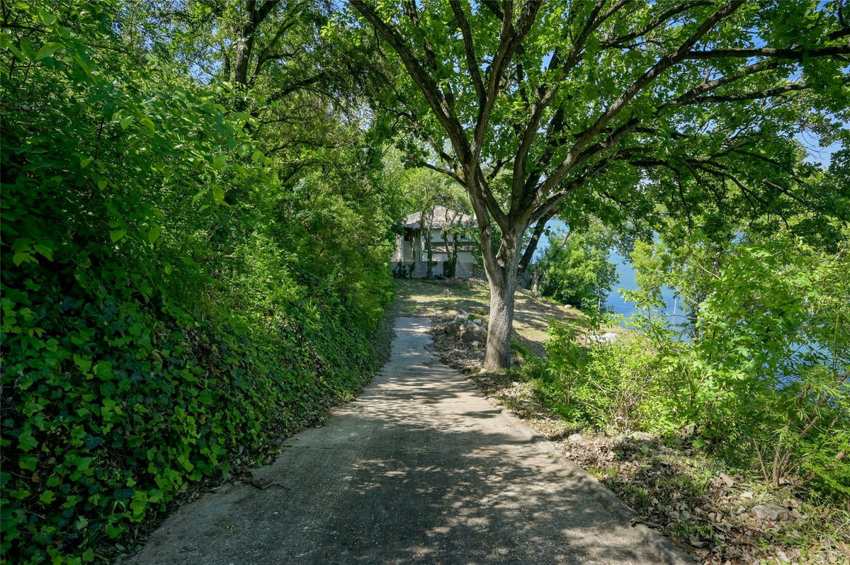 4200 Rivercrest Dr — photo 2