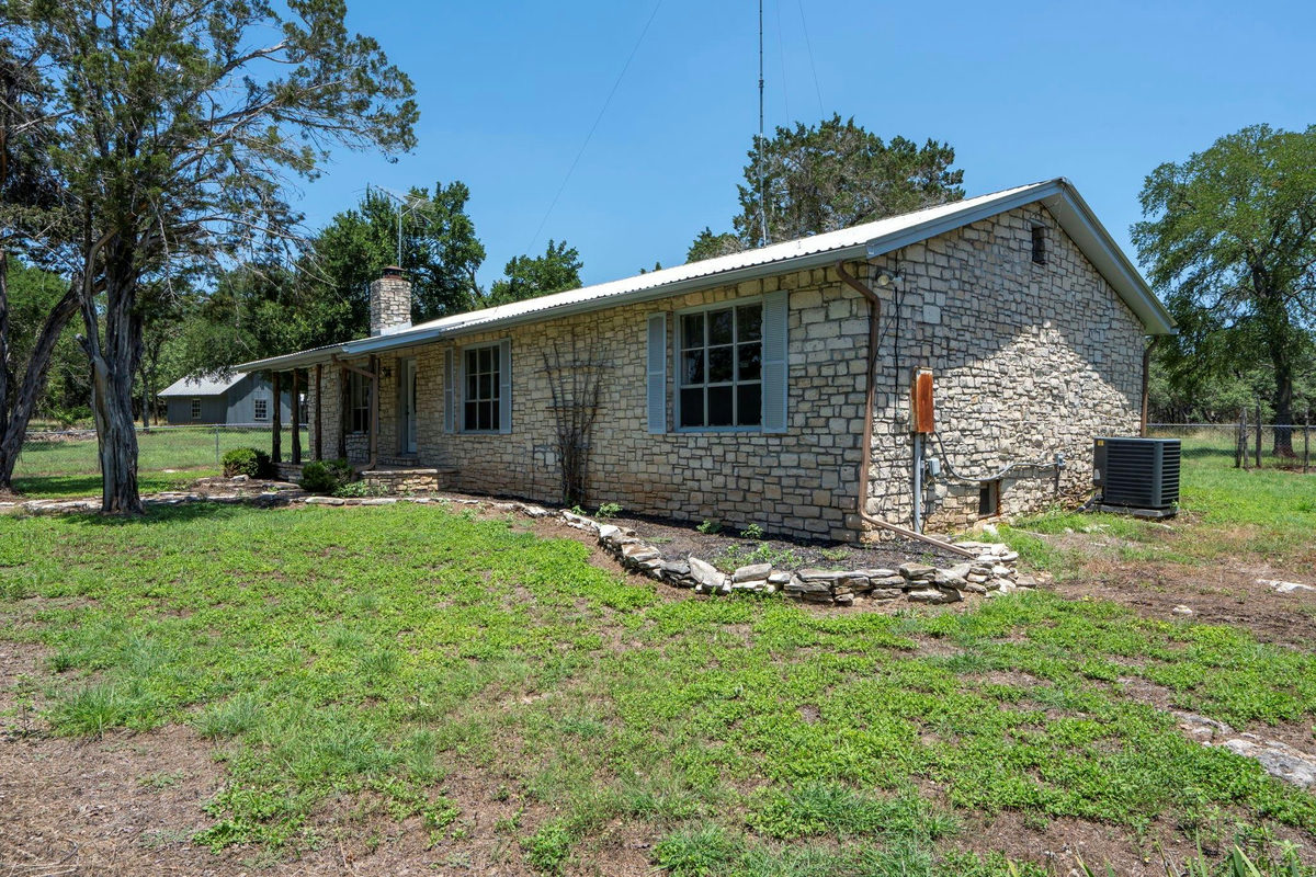 801 Billie Brooks Ln — exterior