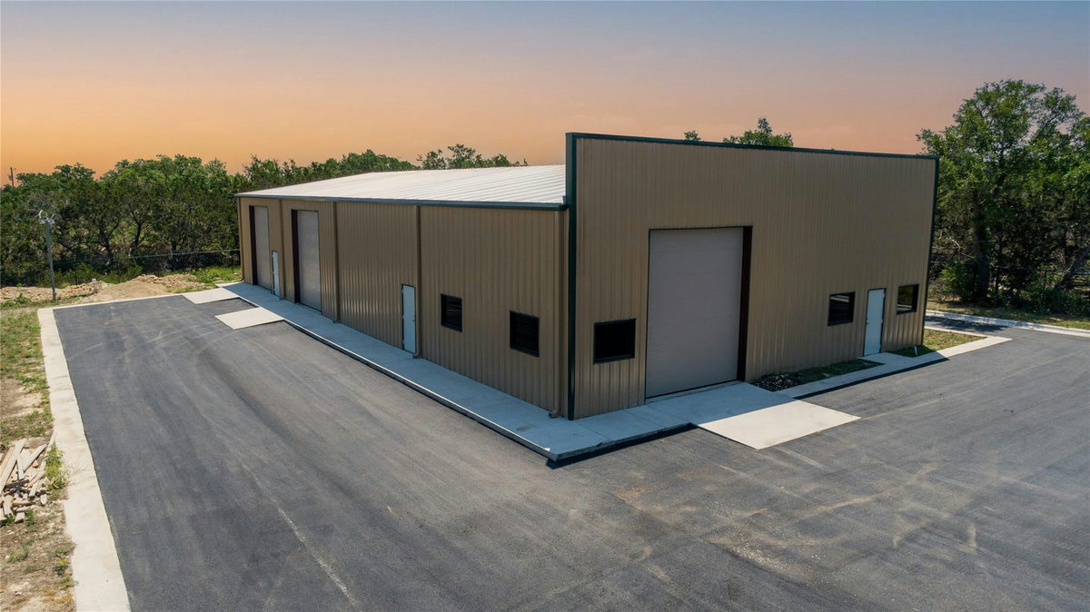 3364 N Bagdad Rd — exterior