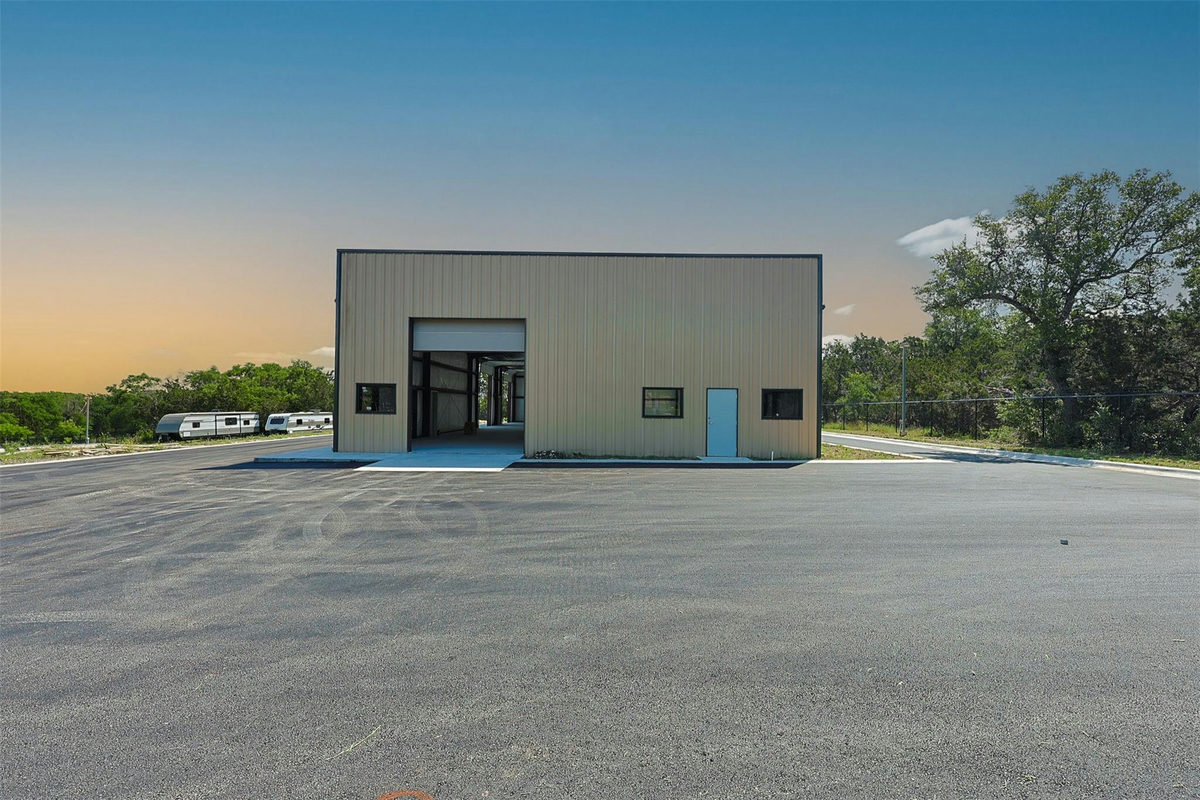 3364 N Bagdad Rd — photo 3