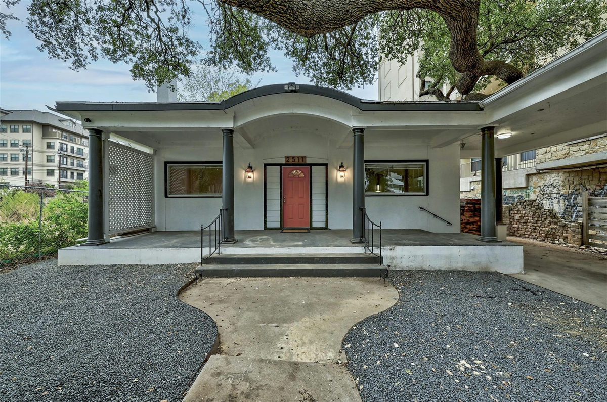 2511 San Gabriel St — exterior