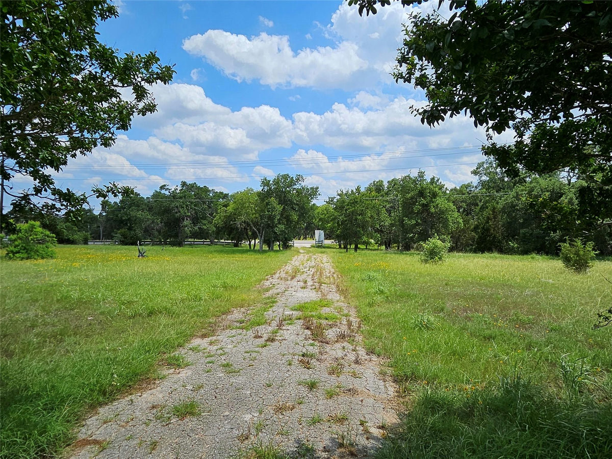2790 W Highway 290 — exterior