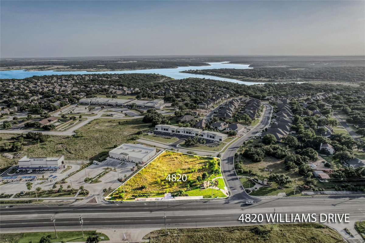 4820 Williams Dr — photo 2