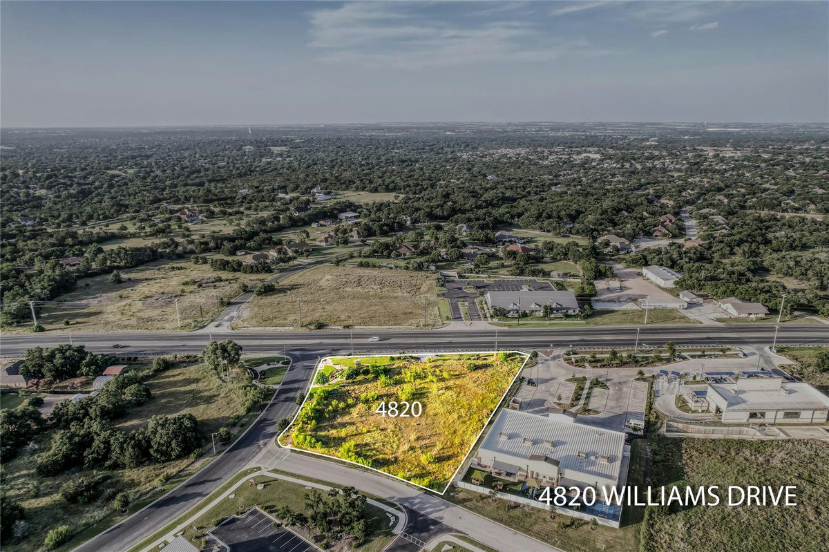 4820 Williams Dr — photo 3