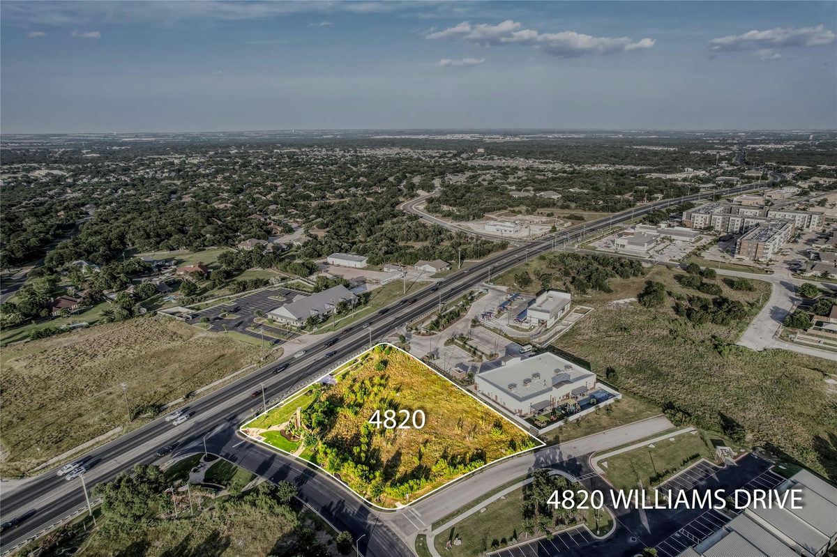 4820 Williams Dr — exterior
