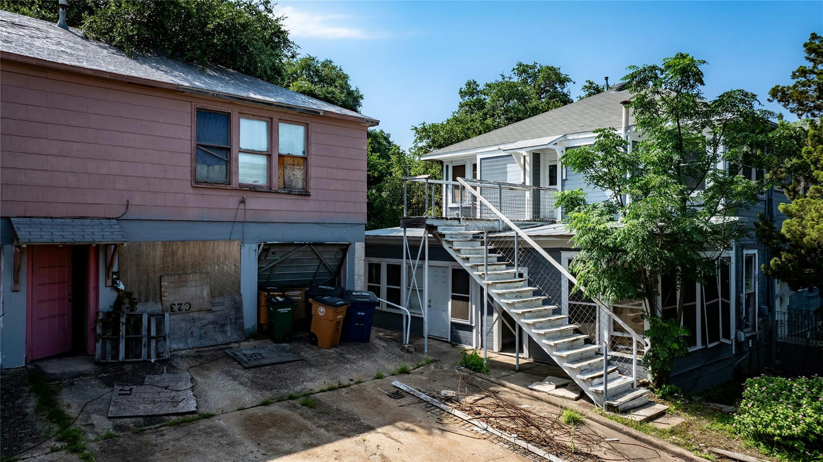 407 E Monroe St — photo 2