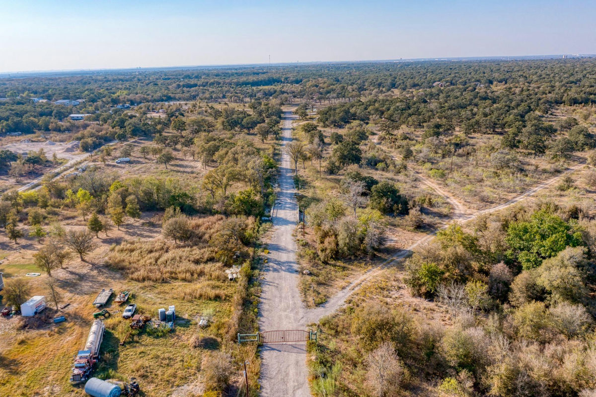 9202 Lockwood Springs Rd — photo 3