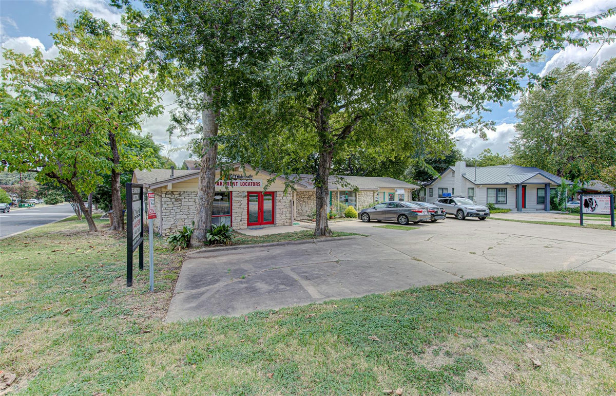 3105 Menchaca — exterior