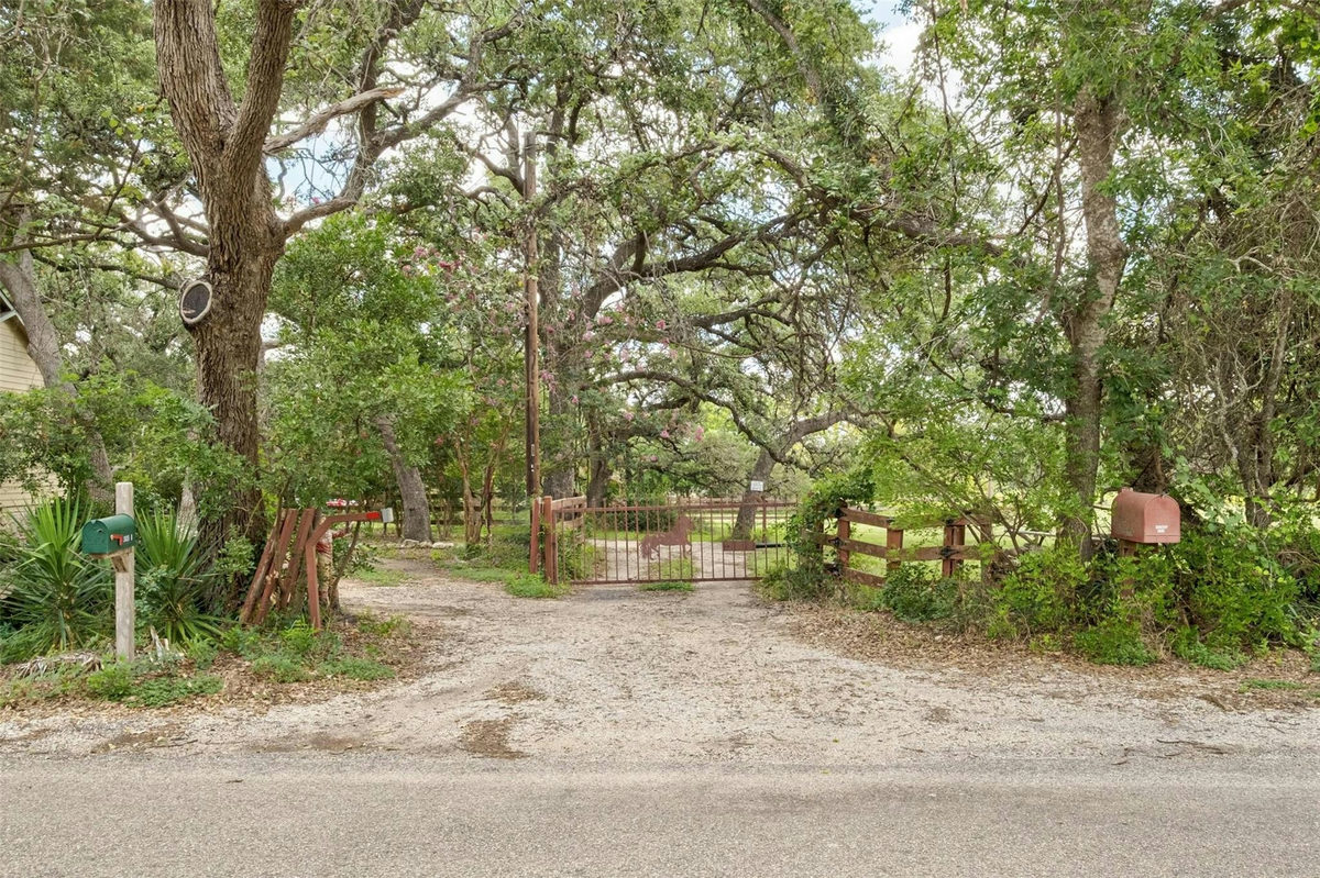 3805 Lone Man Mountain Rd #B — photo 2