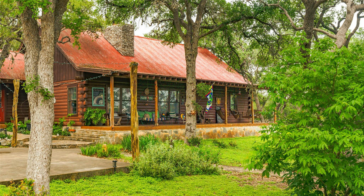 1218 Oakwood Loop — exterior