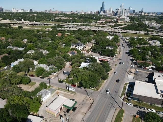 2500 Lake Austin Blvd — exterior