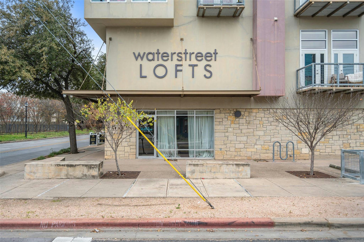 1601 E Cesar Chavez #107