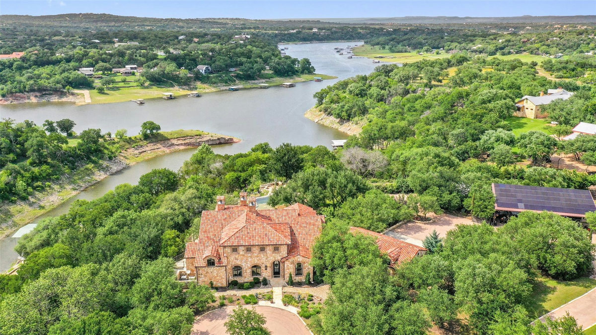 808 Rivercliff Dr — exterior