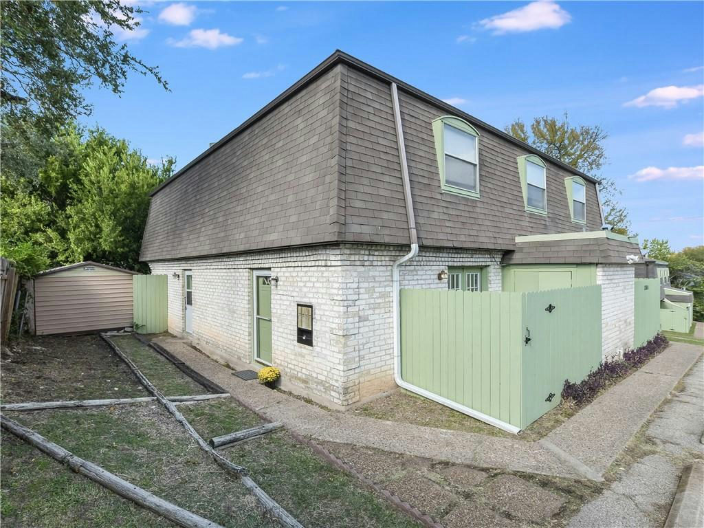 2804 West Hill Dr — exterior