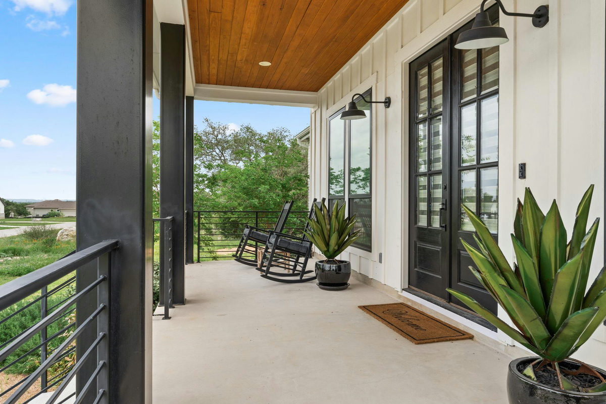 305 Spicewood Trails Dr — exterior