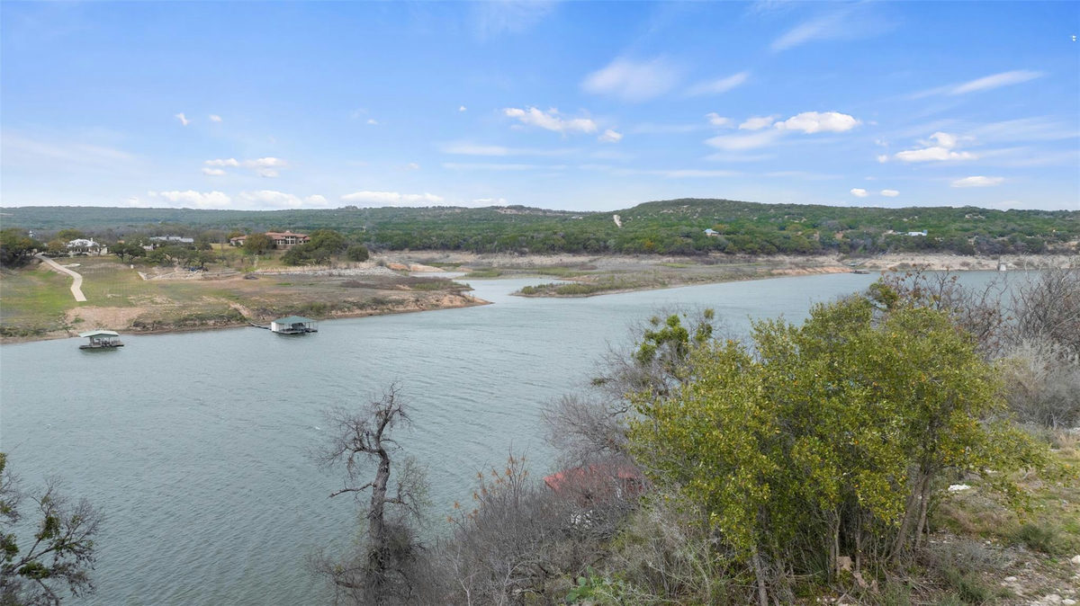 25208 Chernosky Point Cv — photo 2