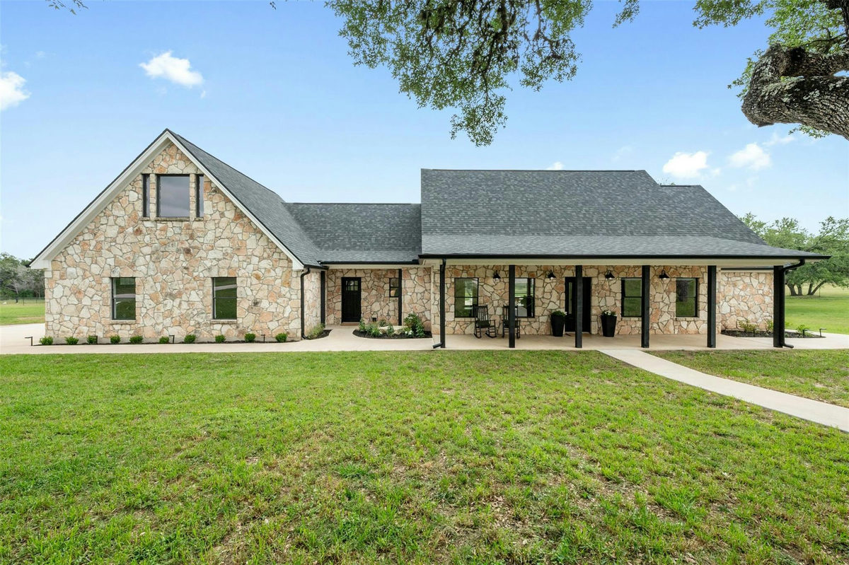 333 Stallion Ln — photo 2