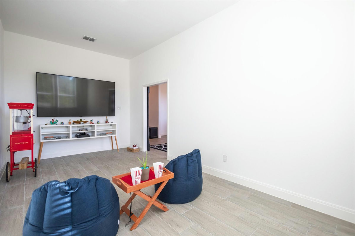 121 Black Talon Ln — photo 4