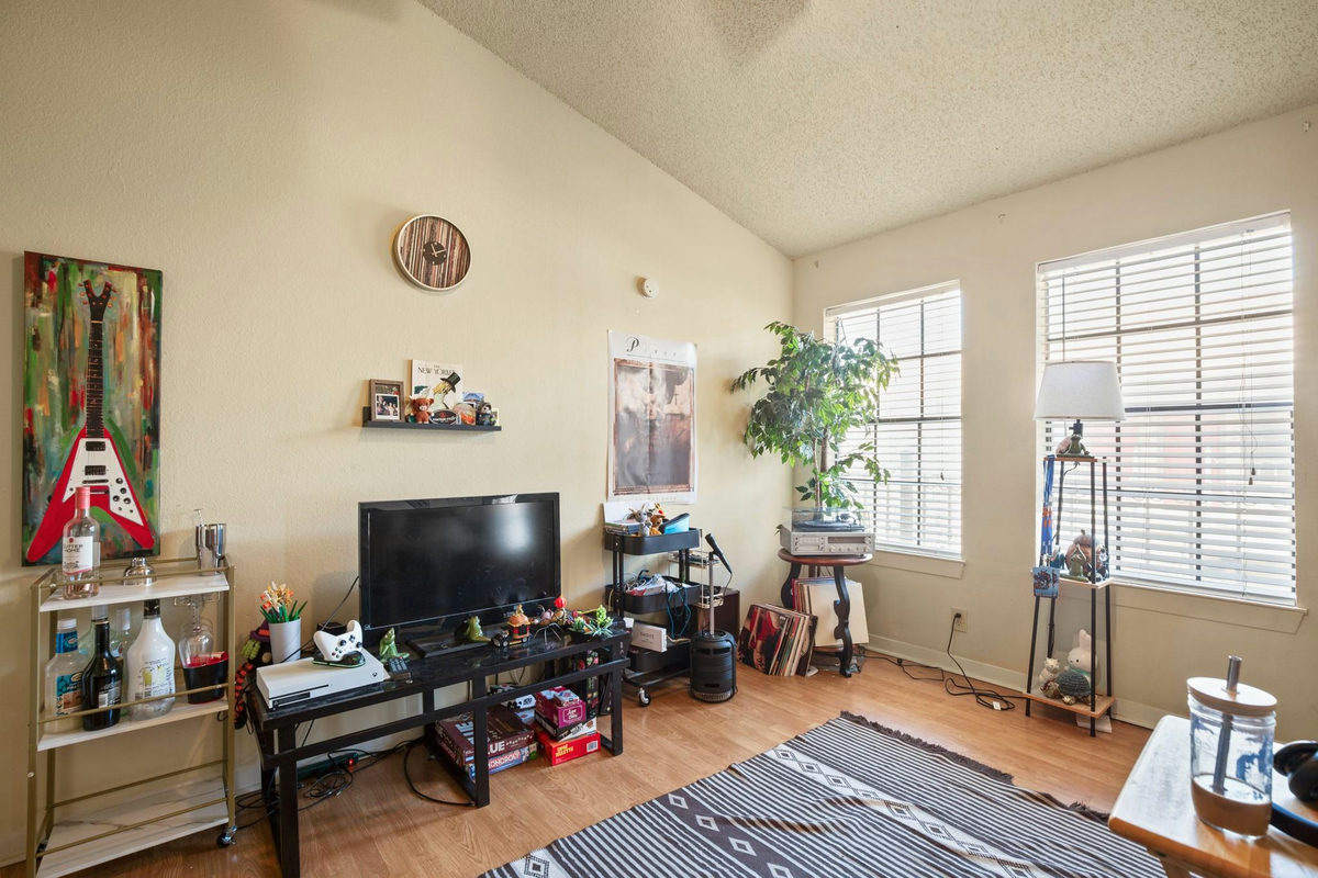 2216 San Gabriel St #306