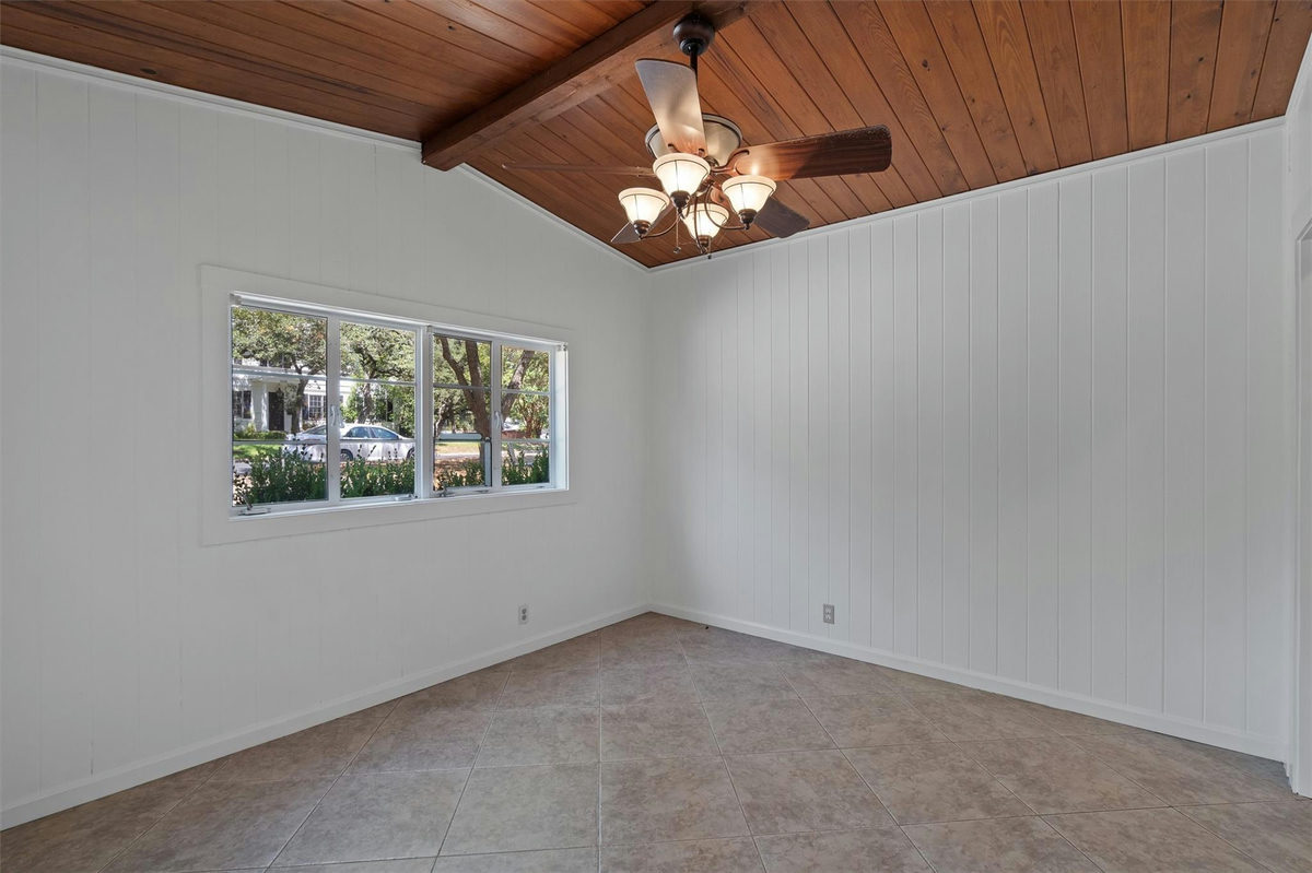 1905 Robinhood Trl — photo 5
