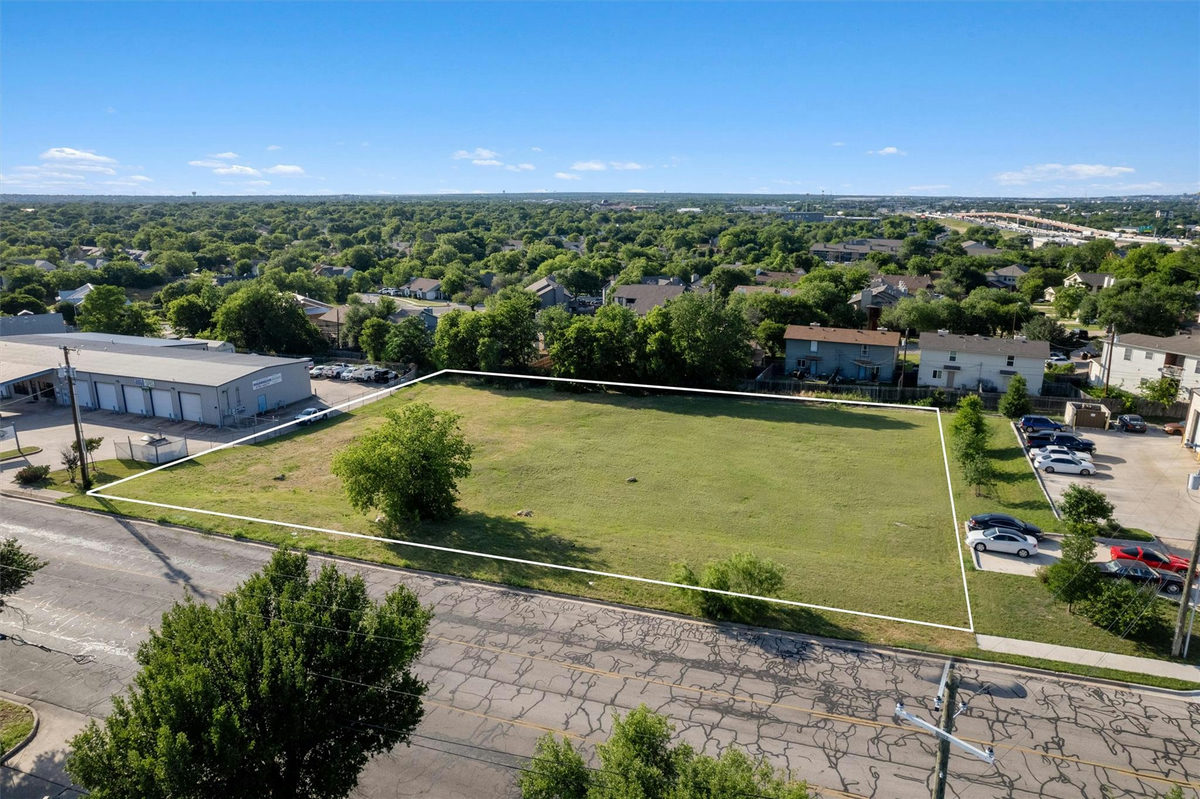 330 Old West Dr — exterior