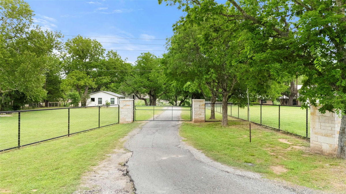 2410 Flite Acres Rd — photo 2