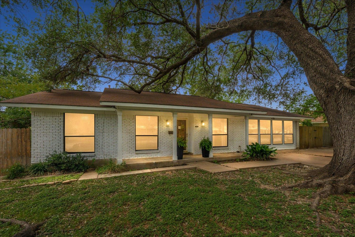 8102 Shadowood Dr — exterior