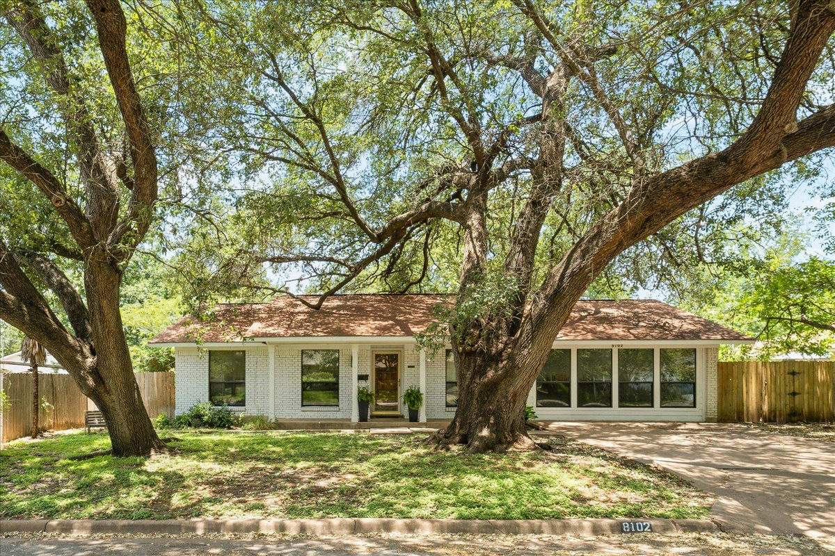 8102 Shadowood Dr — photo 2