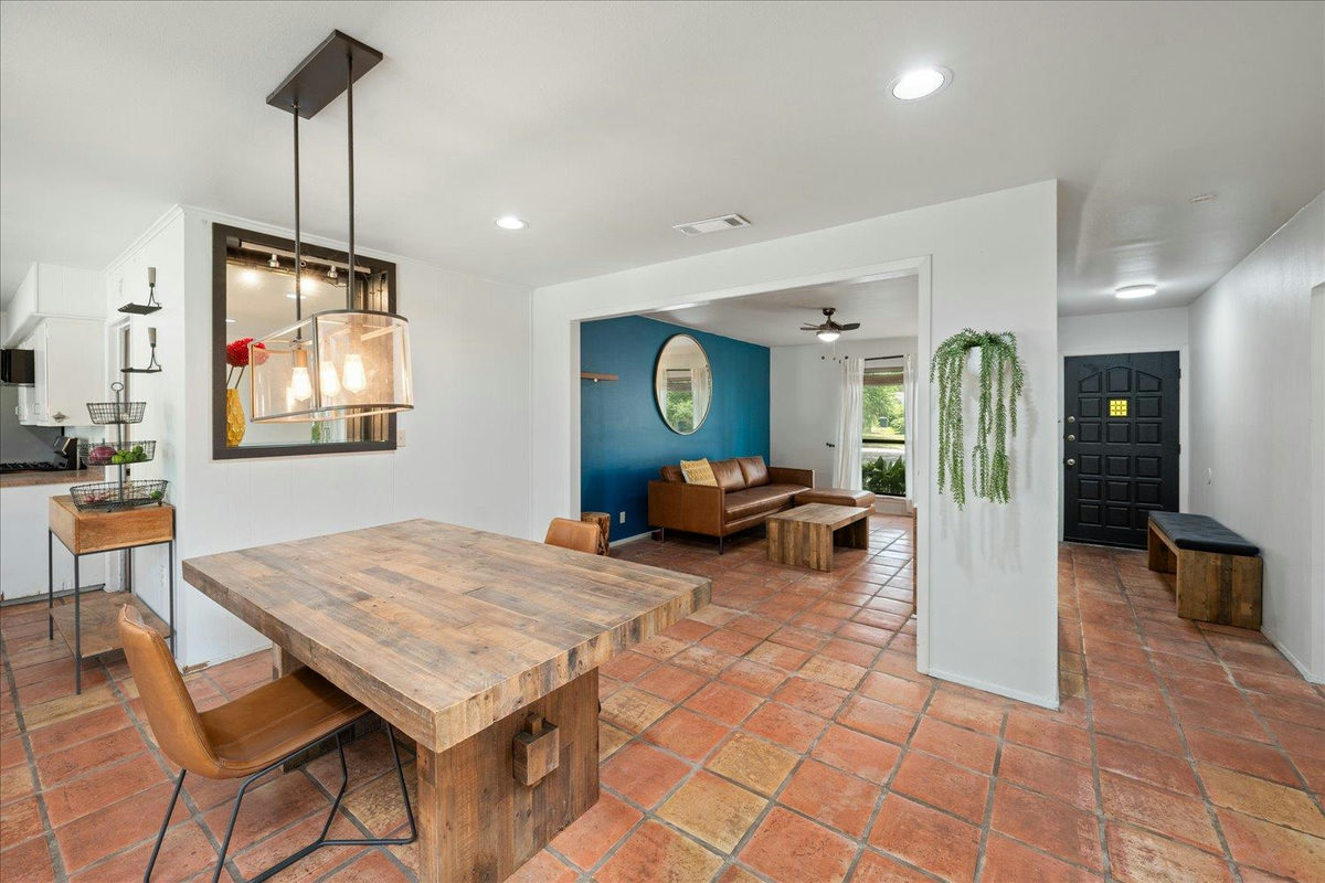 8102 Shadowood Dr — photo 4