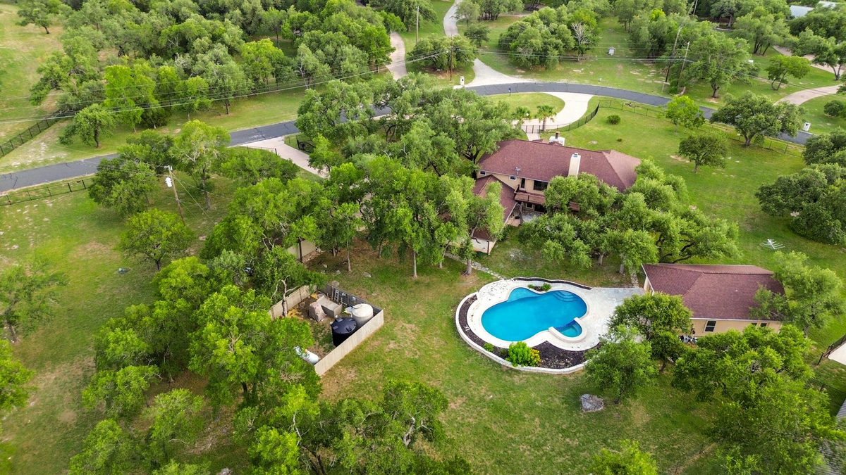 176 Logan Ranch Rd — photo 2