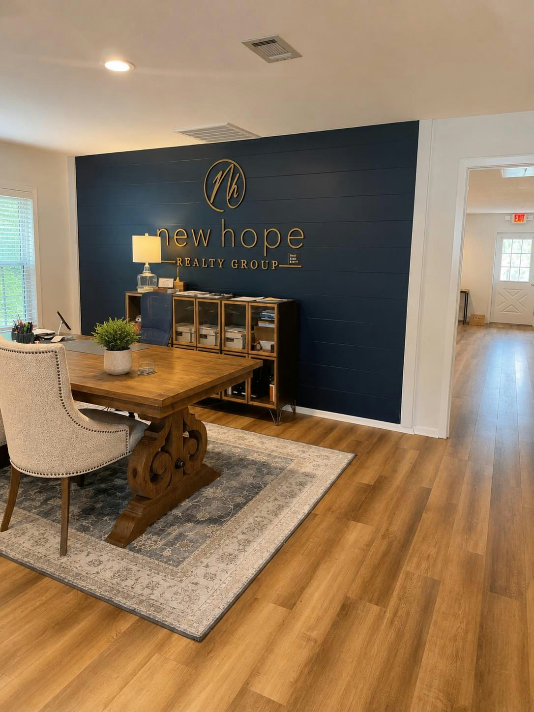 203 W New Hope Dr — photo 2