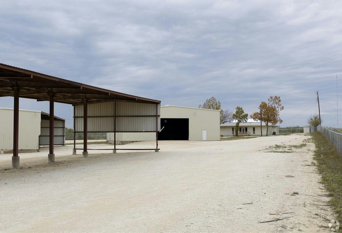 2270 S Loop 4 — photo 3