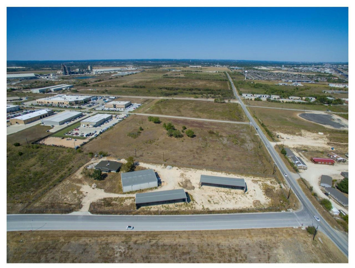 2270 S Loop 4 — exterior