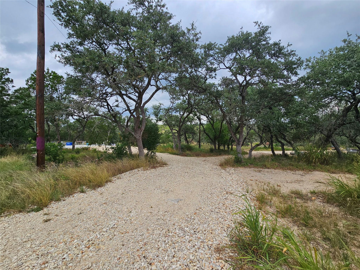 4400 Hilliard Rd — photo 4
