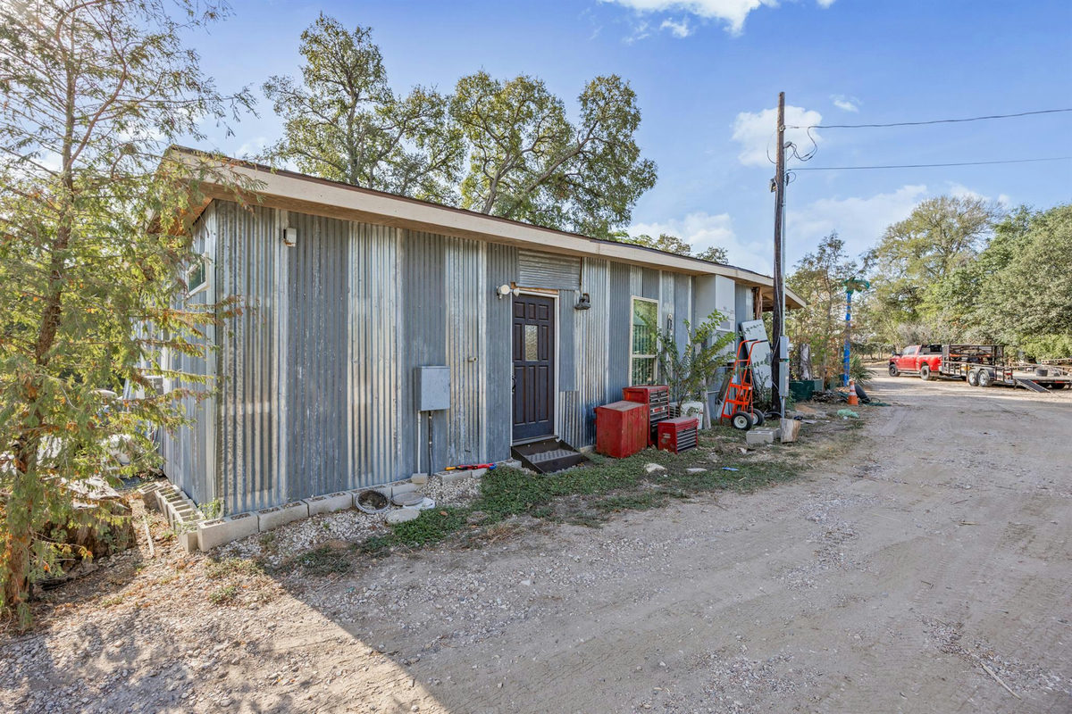 6400 Wilcab Rd — exterior