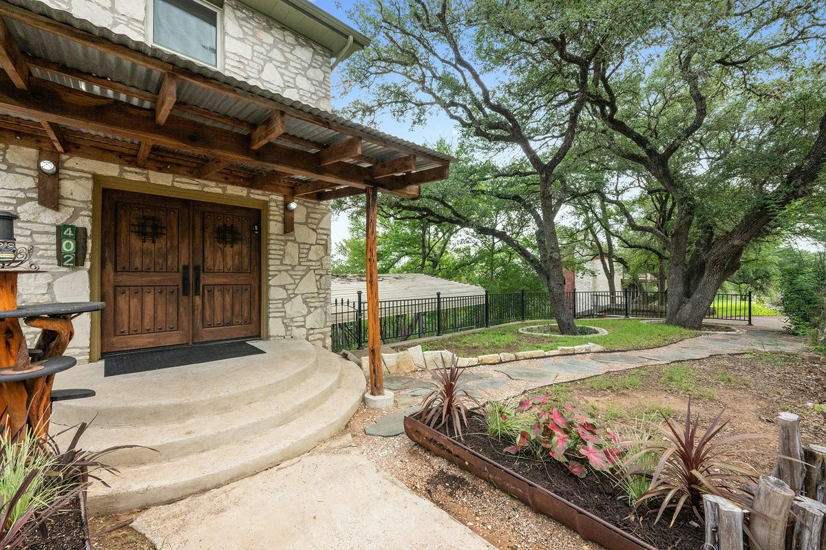 402 Bear Canyon Dr — photo 2